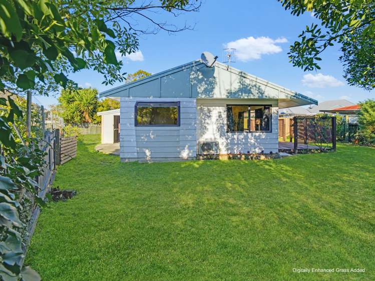 1100A Cunningham Crescent Mayfair_2