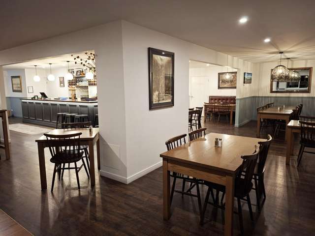 Betsey Jane Eatery & Bar Fox Glacier_4