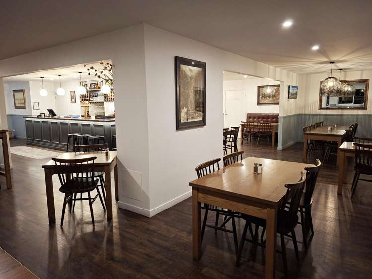 Betsey Jane Eatery & Bar Fox Glacier_4