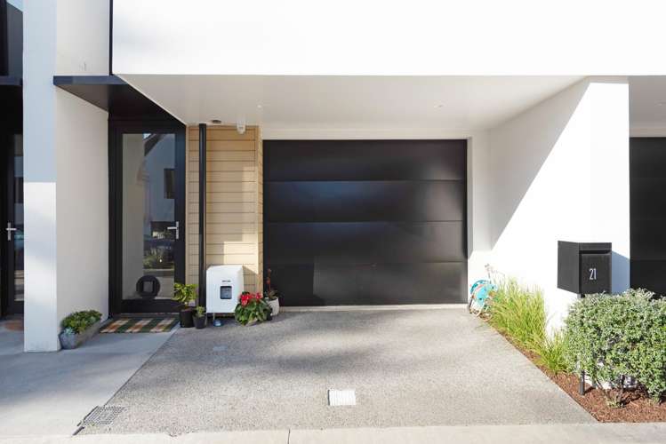 21 Erica Pabst Way Island Bay_13