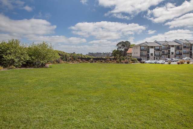 E17/71 Spencer Road Oteha_3