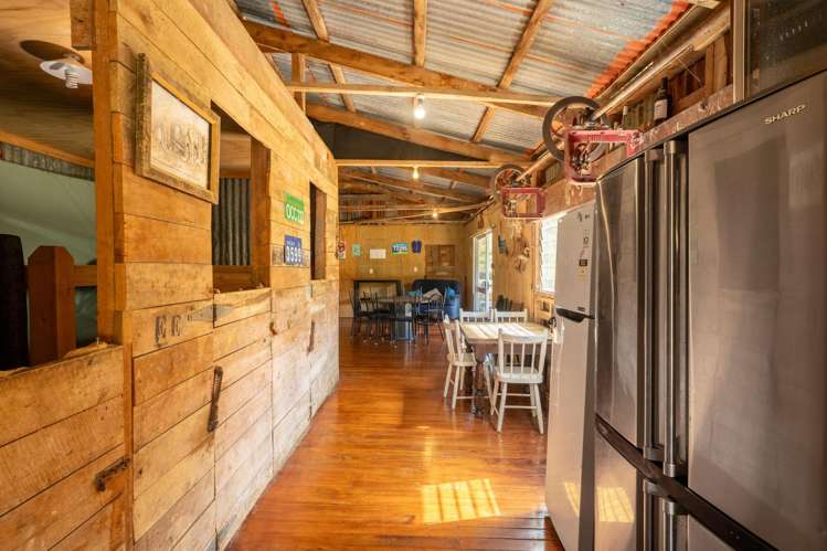 998 Thames Coast SH25 Road Thames_21