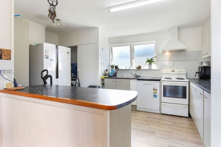 107 Vodanovich Road Te Atatu South_11