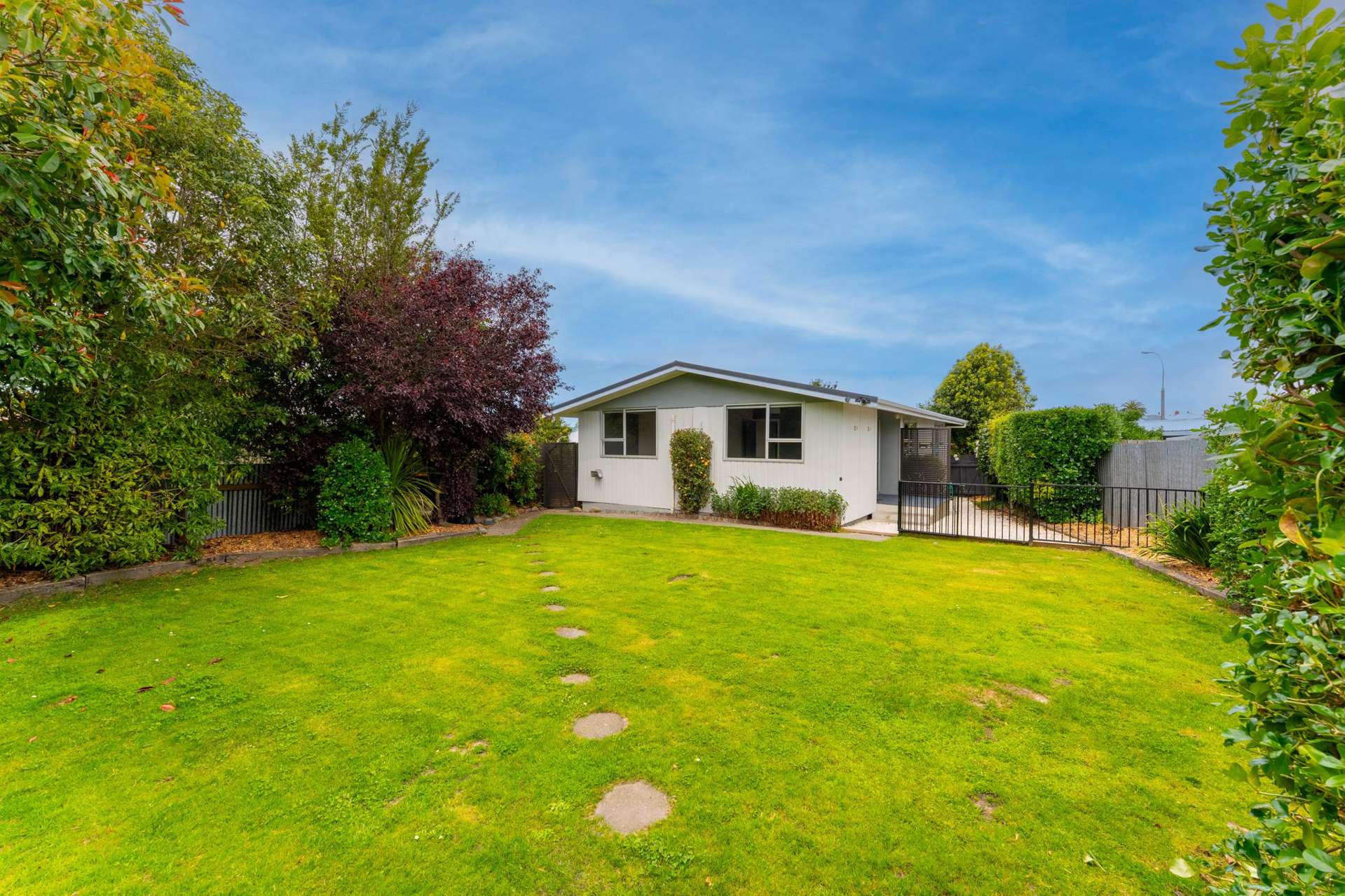 2/23 Baker Street West End_0