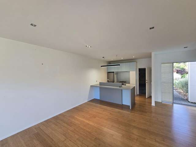 38 Saddleback Grove Karori_3