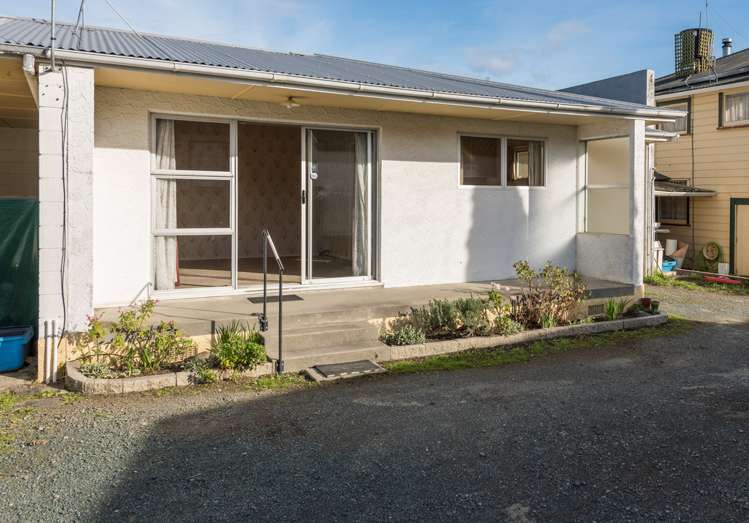 2/10 Golf Road Tahunanui_12