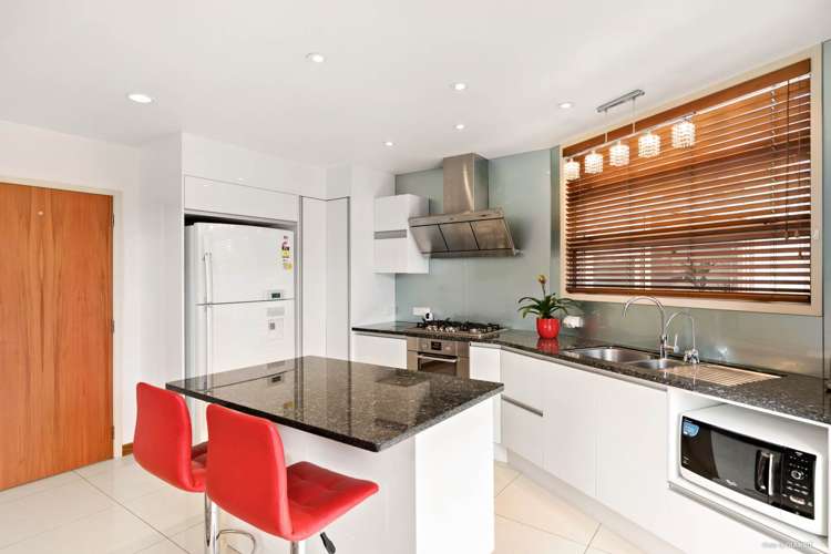 8a Queen Mary Avenue Epsom_14