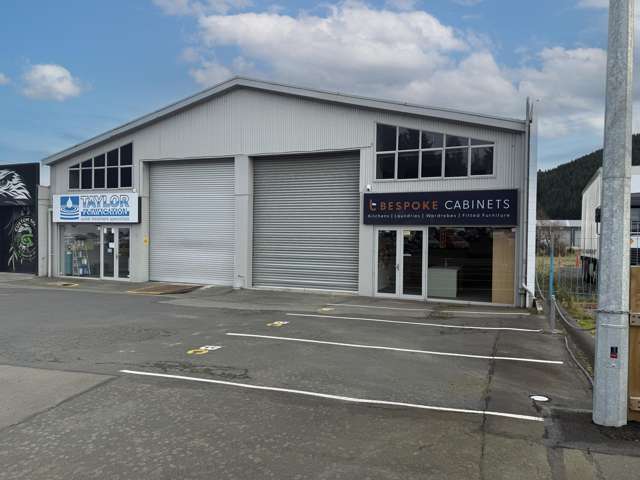 Practical warehouse with showroom