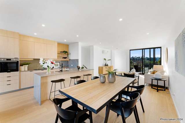 Affordable 5-Bed Home in Stonefields + Income