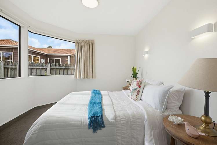 2/4 Richard Street Titahi Bay_9