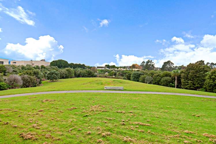 2/98 Frank Nobilo Drive Golflands_21