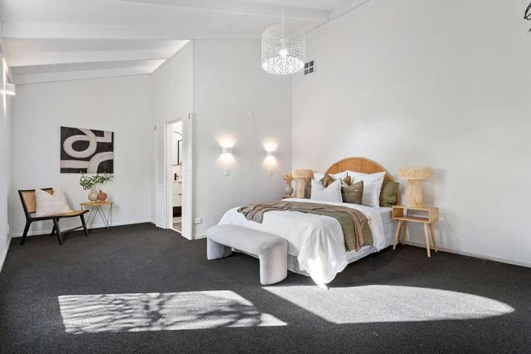 12 Tui Crescent Waiatarua_11