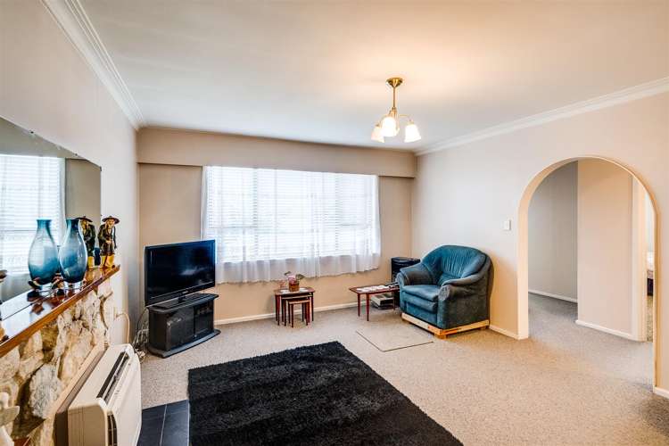 1204 Norfolk Crescent Mayfair_6