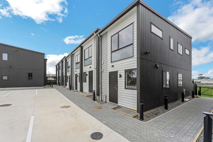 18/17 Barneys Farm Road Clendon Park_14