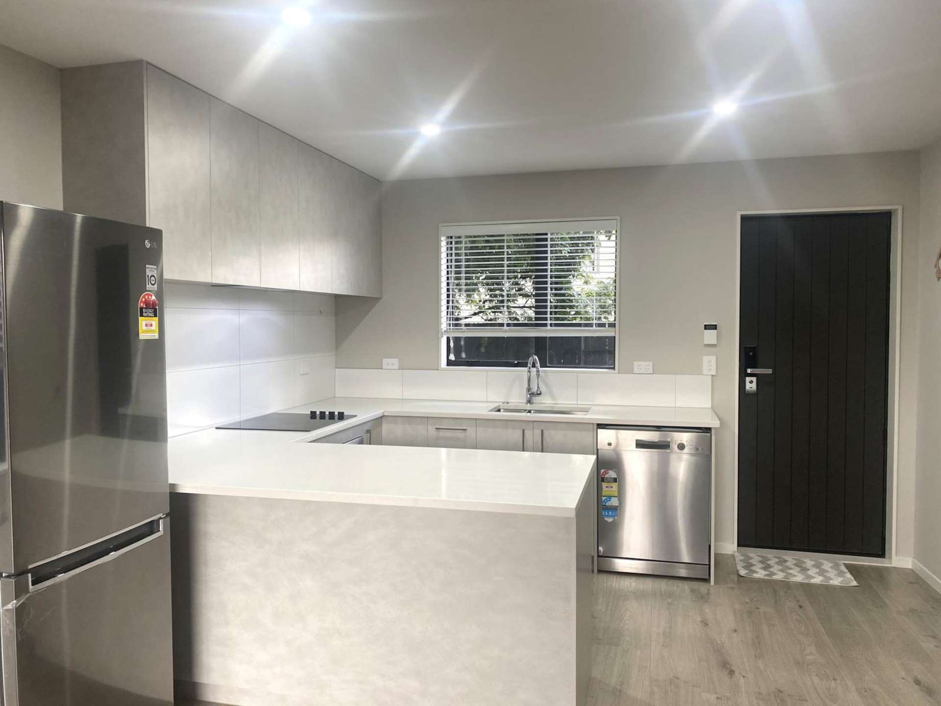 8/30 West Coast Road Glen Eden_0