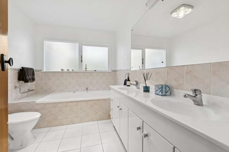 6 Conifer Lane Mangere Bridge_18