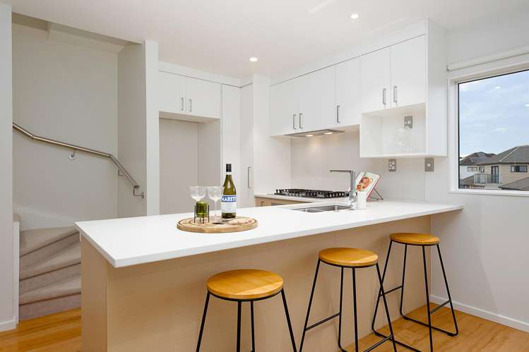 77 Bordeaux Parade Te Atatu South_14