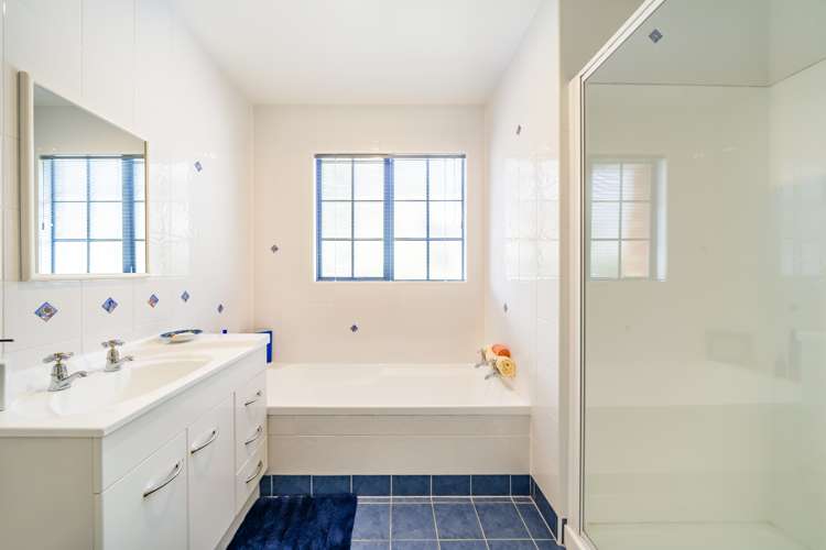 24 Mccarthy Grove Clouston Park_17