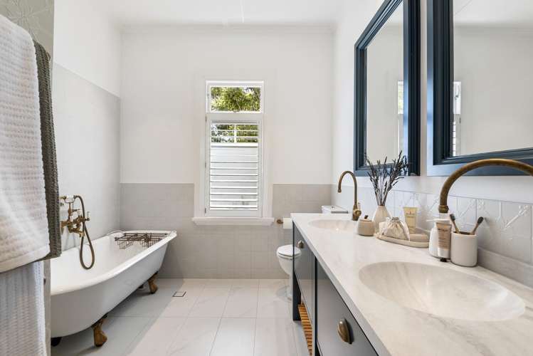 7B North Avenue Narrow Neck_23