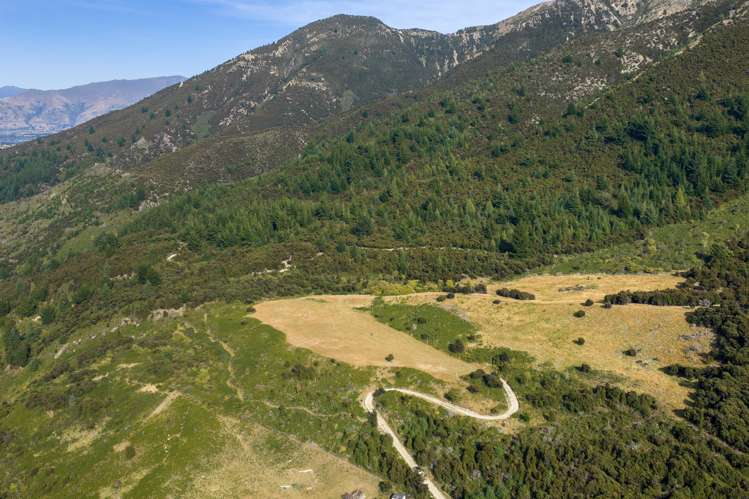 1147 Lake Hawea - Albert Town Road Albert Town_9