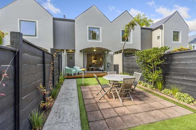 Townhouse in Prestigious Merivale Gardens