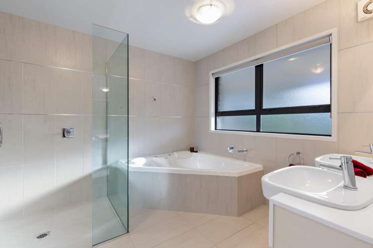 660 Peninsula Road Kelvin Heights_13