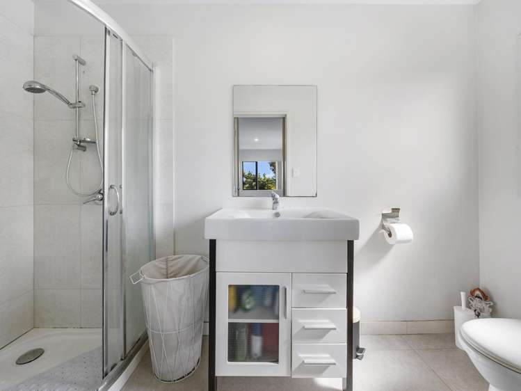 33 Riverglade Parkway Te Atatu South_19