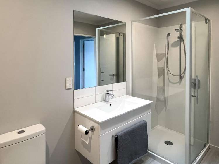 42 Tippet Crescent Wigram_15