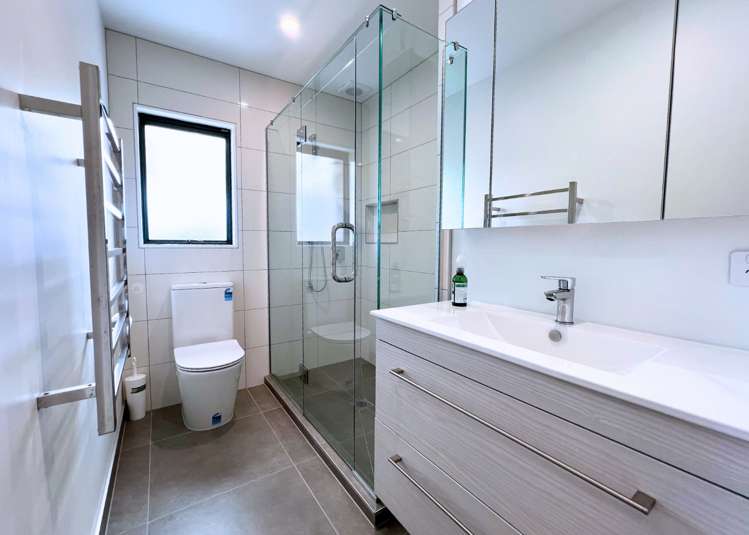 17 Okura River Road Okura_11