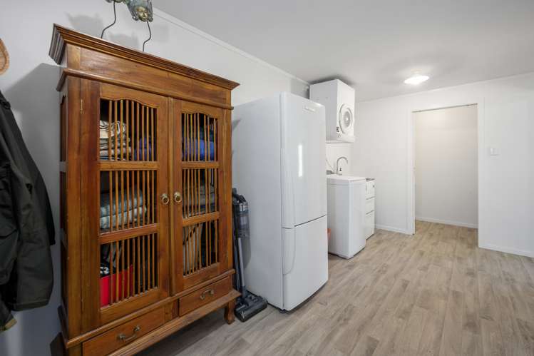 19 Te Heuheu Parade Lake Taupo (East)_17