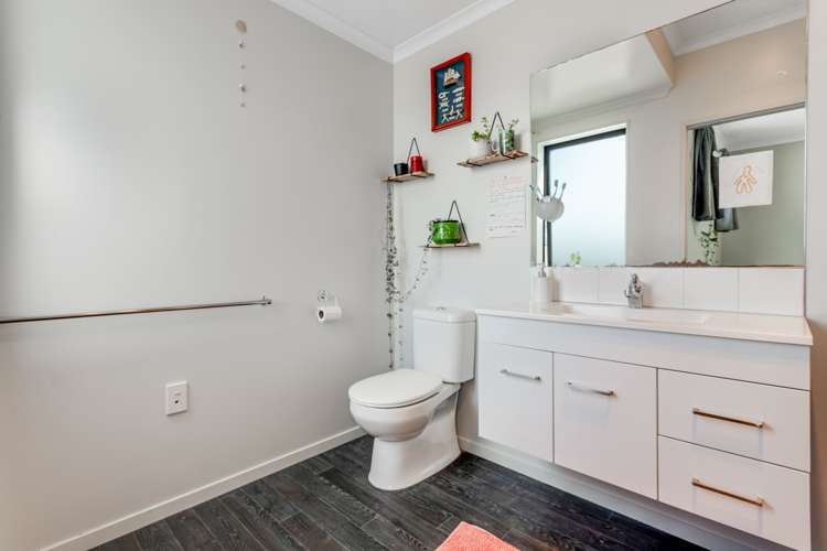 15 Tapuwae Way Mangere Bridge_12