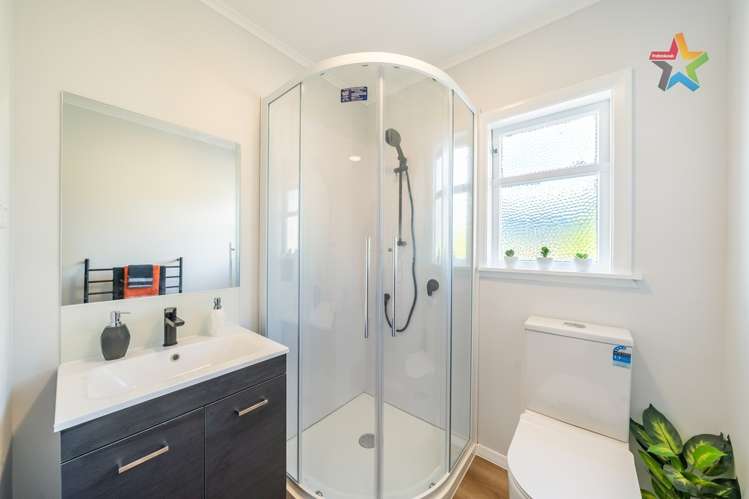 28 Main Road Wainuiomata_14