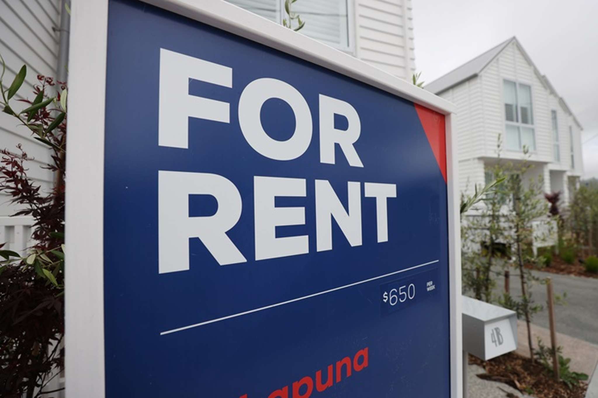 Rentals costing landlords up to $450 a week in top-ups