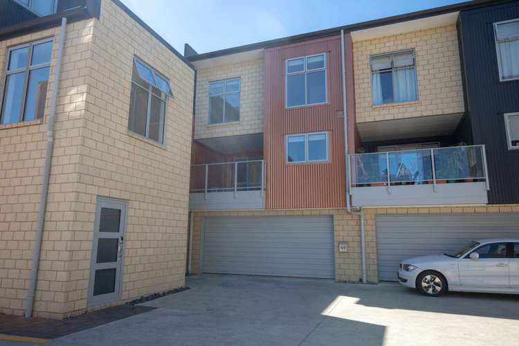 5/7 Vialou Street Hamilton Central_14