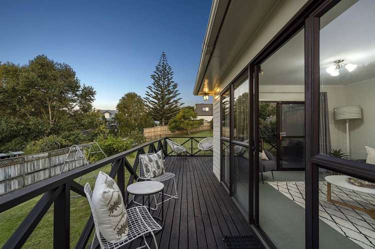 67 McLeod Road Te Atatu South_12