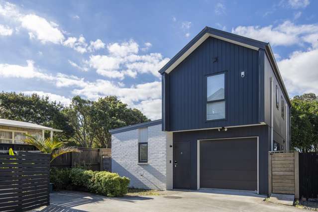 Reserve Side Living in the Heart of St Johns