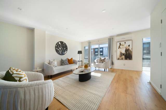 81 Bordeaux Parade Te Atatu South_4