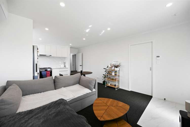 2/2 Radiata Street 1062_6