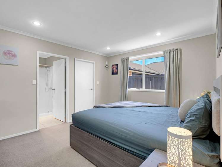 6 Raddington Way Huntington_13