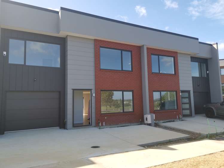 62 Bordeaux Parade Te Atatu South_0