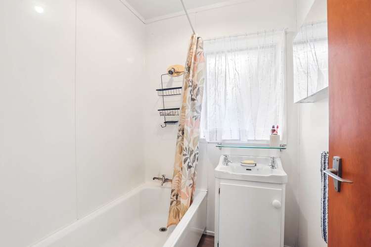 1/1 Forsythe Place Massey_12
