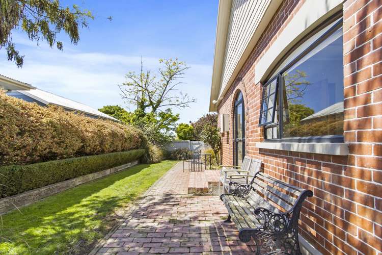 19 Hillview Crescent Highfield_22