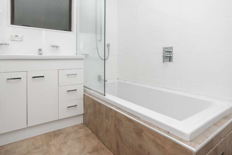 1/108 Bradbury Road Botany Downs_12