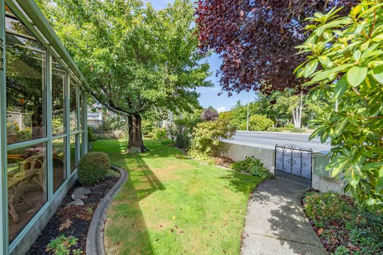 259 Queens Drive Windsor_25