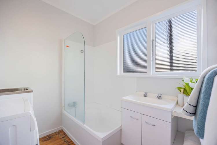 2/6 Northcote Road Takapuna_13