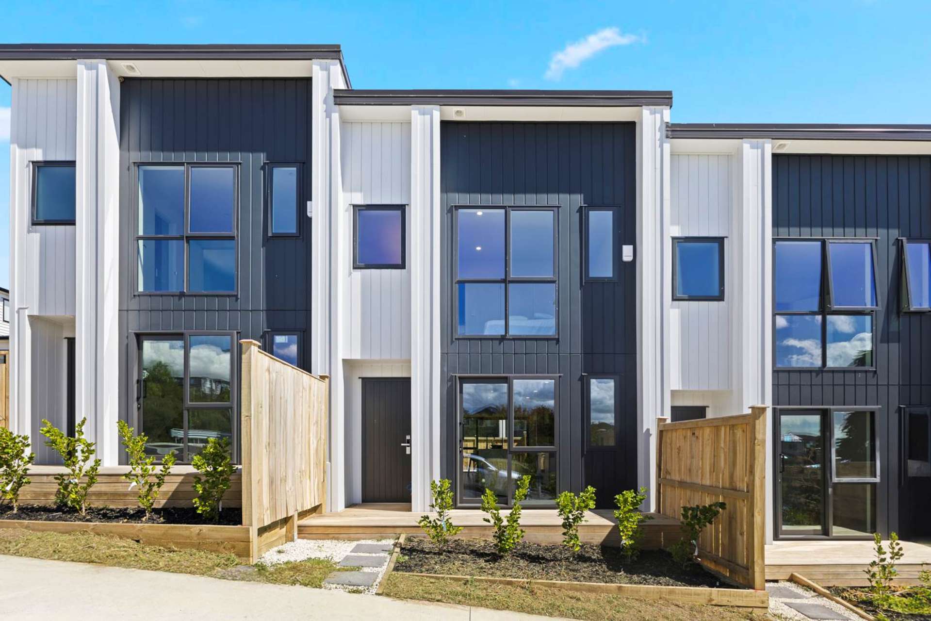21& 23 Sagitta Drive Flat Bush_0