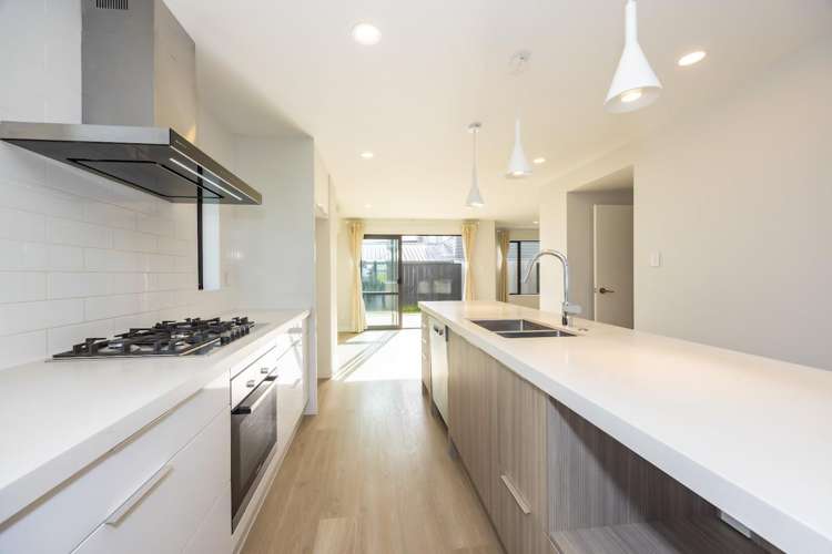 6 Henry Lloyd Place Silverdale_12