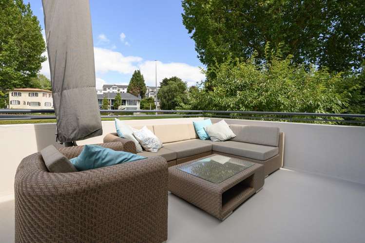 1/2 Sixth Avenue Avenues_25