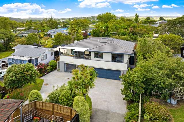 Brick & Weatherboard Family Abode!