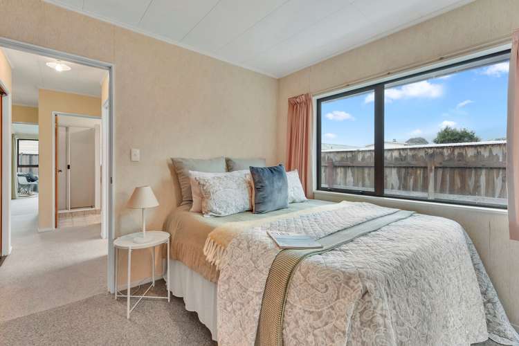 6 Helena Way The Wood_12